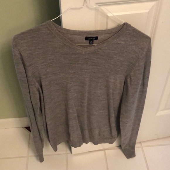 V Neck Sweater - Picture 1 of 2